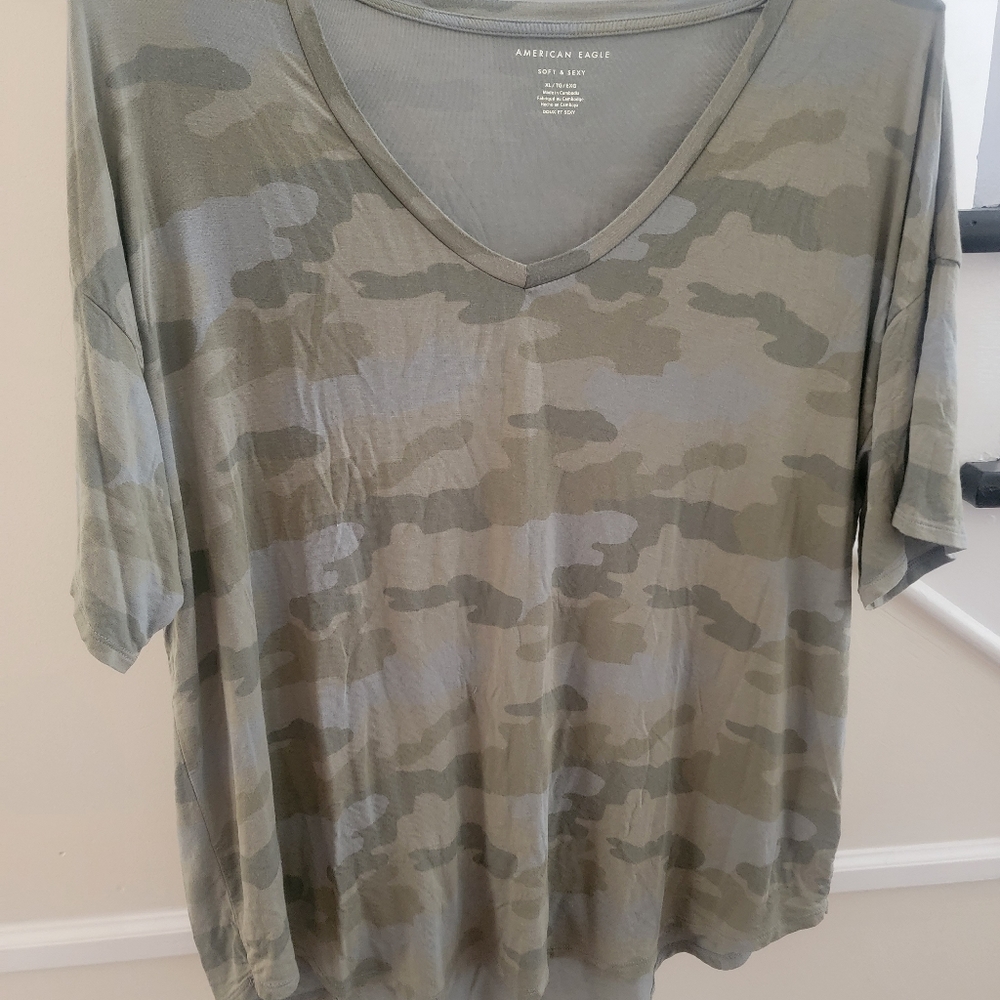 American Eagle T shirt